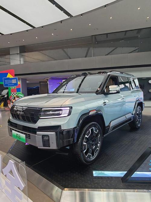 成都213比亚迪方程豹硬派越野的爆款，英菲尼迪35周年与你共成长